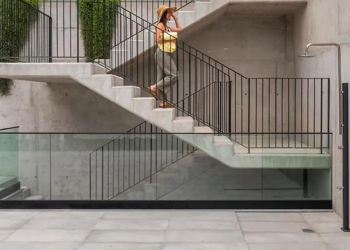 Uptown Ii By An Island דירה