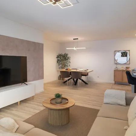 Apartment Uptown Ii By An Island