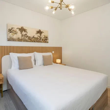 Uptown Ii By An Island *